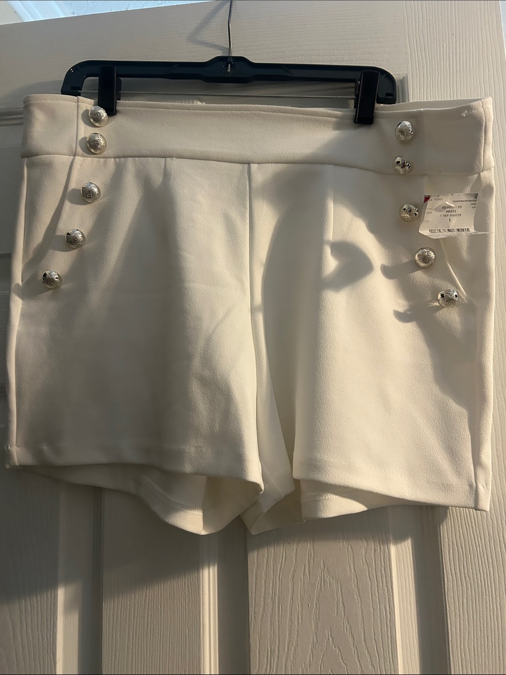 Absolutely Famous White High-Waist Buttoned Dress Shorts